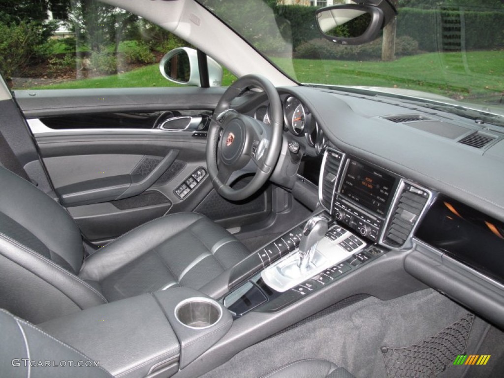 Black Interior 2012 Porsche Panamera 4 Photo #72674362