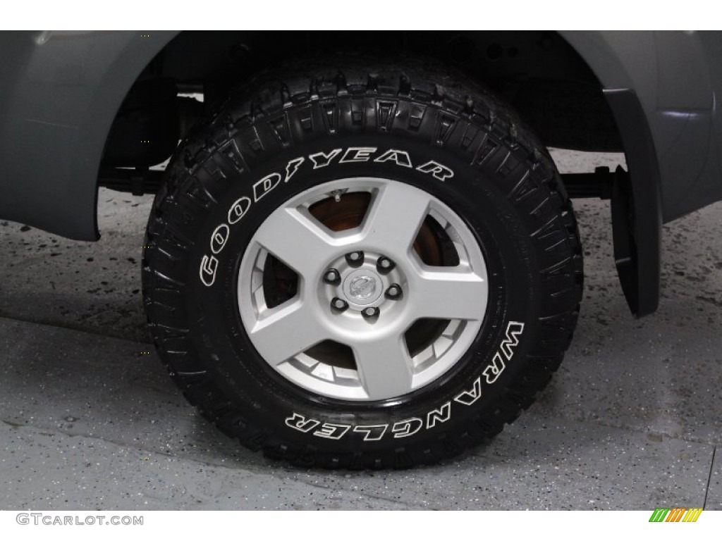 2005 Frontier SE King Cab 4x4 - Storm Gray Metallic / Graphite photo #36