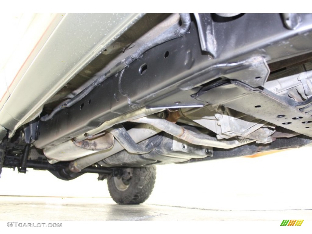 2005 Frontier SE King Cab 4x4 - Storm Gray Metallic / Graphite photo #40