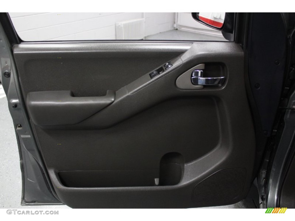 2005 Frontier SE King Cab 4x4 - Storm Gray Metallic / Graphite photo #49