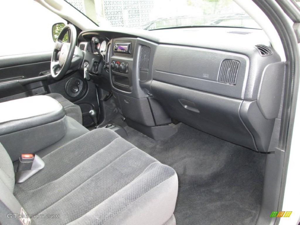 2004 Ram 1500 SLT Quad Cab 4x4 - Bright White / Dark Slate Gray photo #17