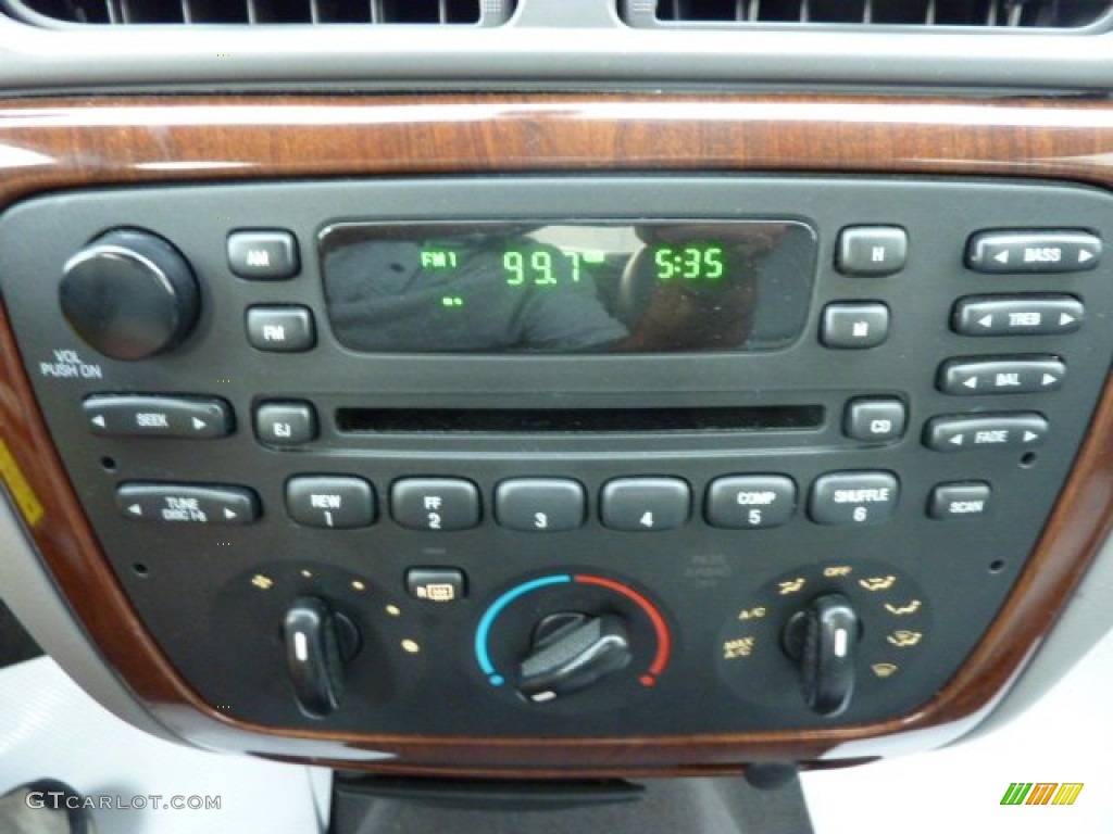 2005 Ford Taurus SEL Controls Photo #72678699