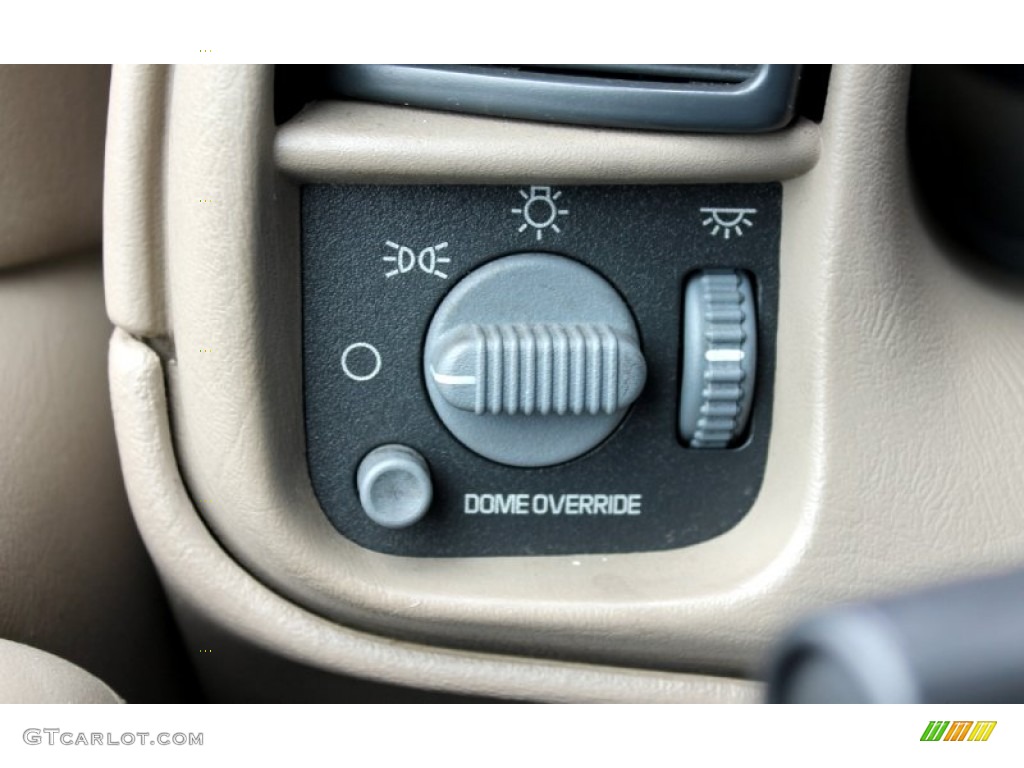 2003 GMC Safari Standard Safari Model Controls Photo #72679510