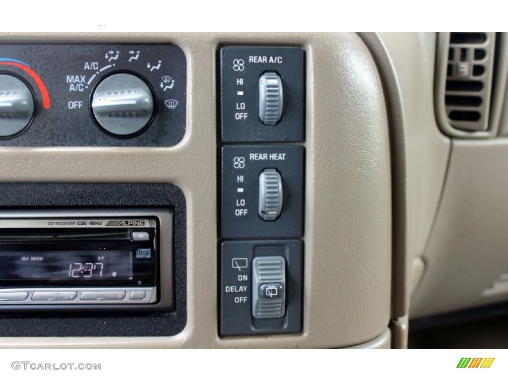 2003 GMC Safari Standard Safari Model Controls Photo #72679604