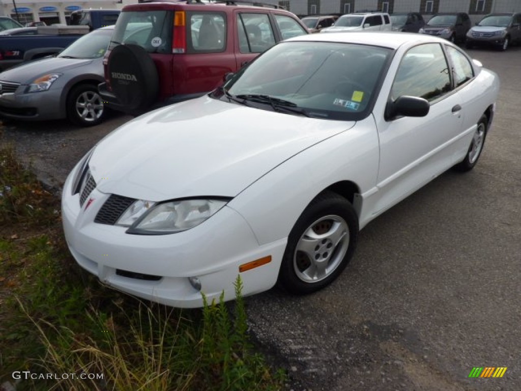 2005 Sunfire Coupe - Summit White / Graphite photo #1