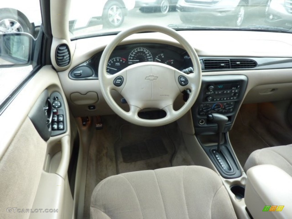 2001 Chevrolet Malibu Sedan Neutral Dashboard Photo #72680104