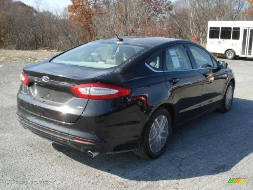 2013 Fusion SE - Tuxedo Black Metallic / Dune photo #8