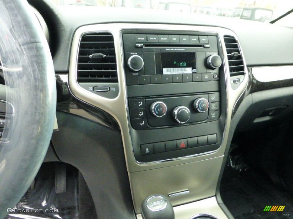 2013 Grand Cherokee Laredo 4x4 - Bright Silver Metallic / Black photo #19