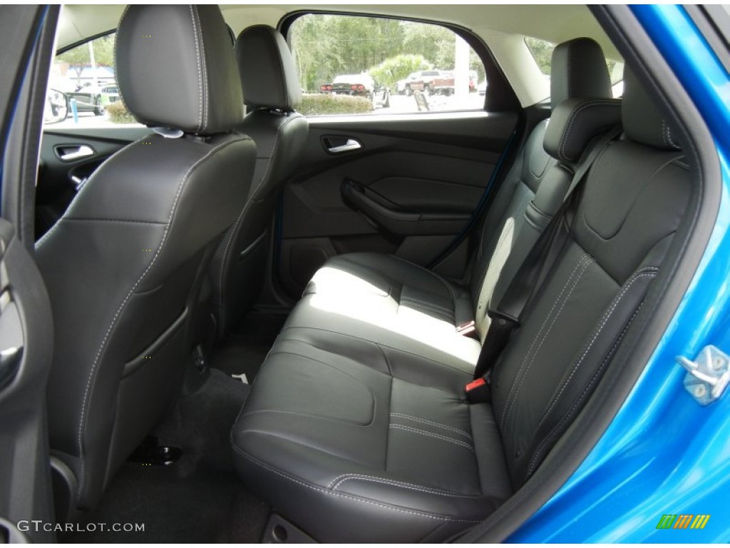 2013 Ford Focus SE Hatchback Rear Seat Photo #72685562