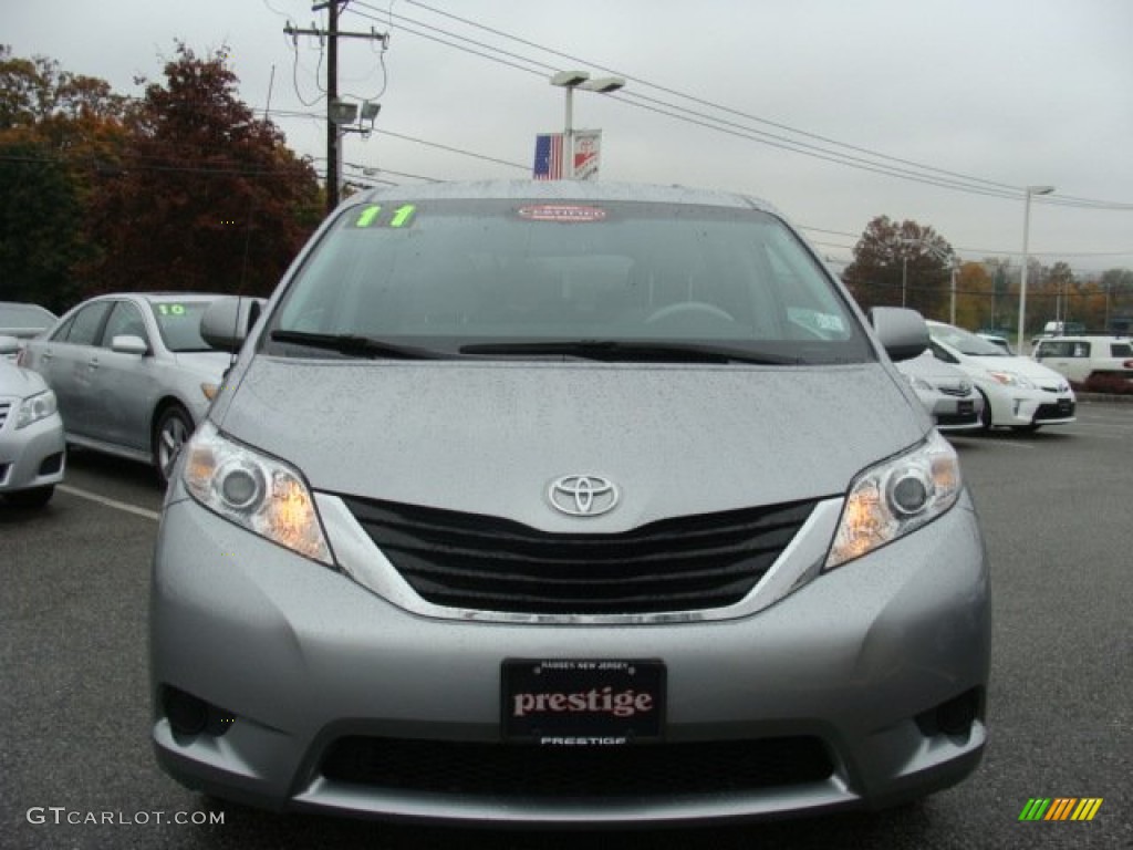 2011 Sienna LE AWD - Predawn Gray Mica / Light Gray photo #2