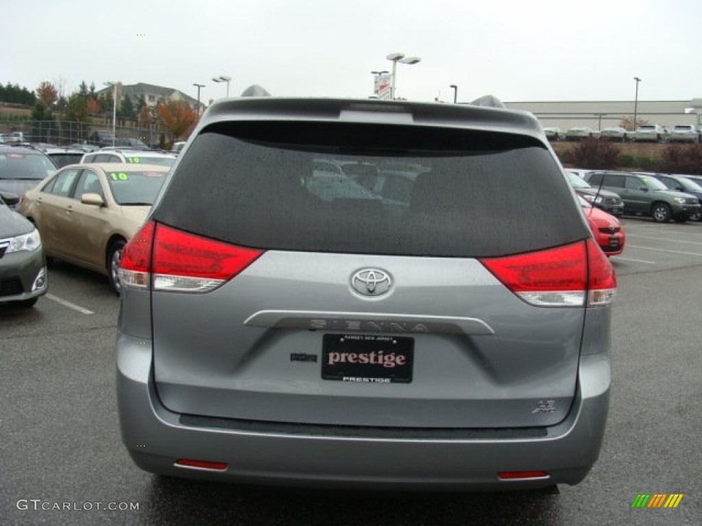 2011 Sienna LE AWD - Predawn Gray Mica / Light Gray photo #5