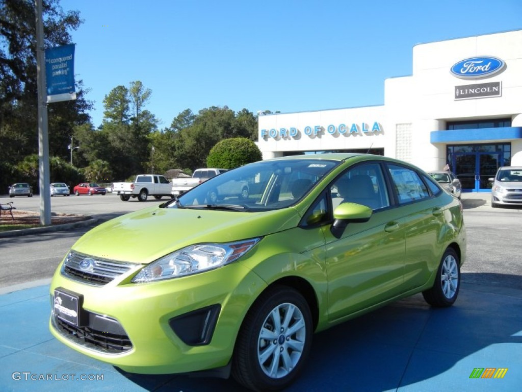 2012 Fiesta SE Sedan - Lime Squeeze Metallic / Charcoal Black photo #1