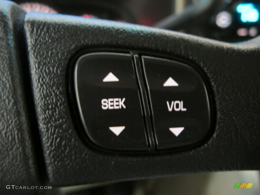 2003 Suburban 1500 LT 4x4 - Light Pewter Metallic / Tan/Neutral photo #35