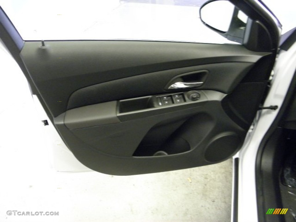 2013 Cruze LT - Summit White / Jet Black photo #13