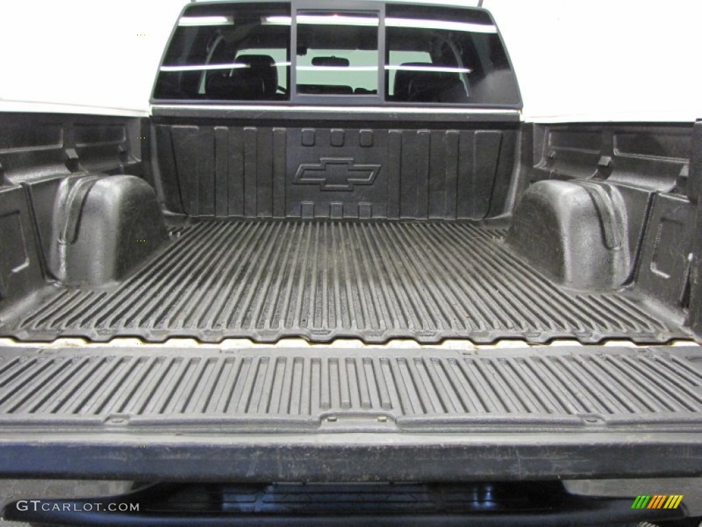 2005 Chevrolet Silverado 2500HD LT Crew Cab Trunk Photos