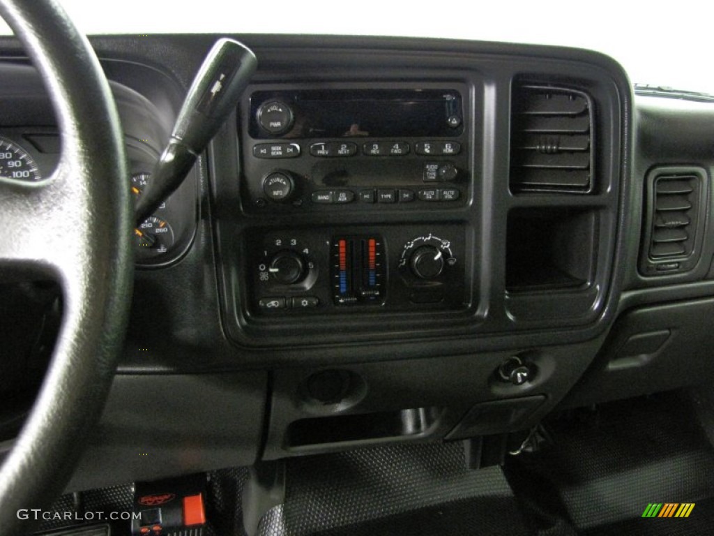 2005 Chevrolet Silverado 2500HD LT Crew Cab Controls Photo #72693994