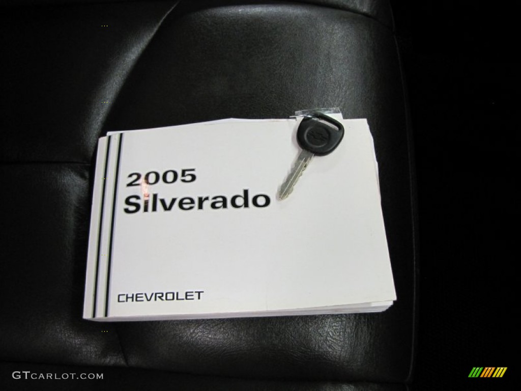 2005 Silverado 2500HD LT Crew Cab - Summit White / Dark Charcoal photo #29