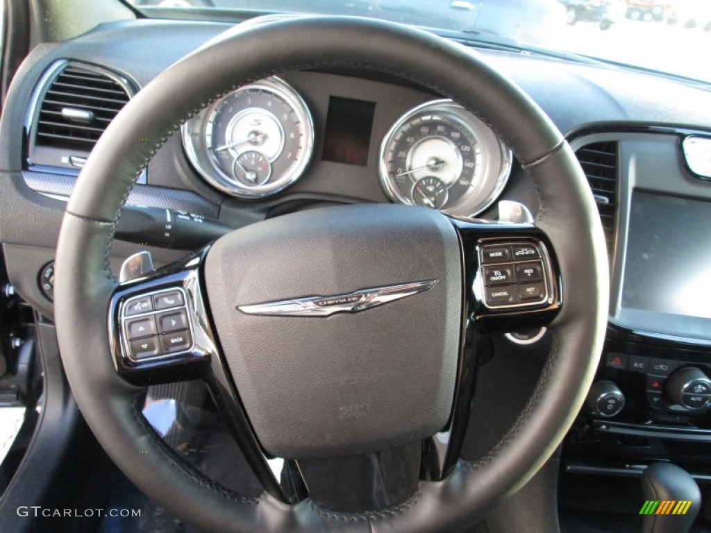 2012 Chrysler 300 S V8 Steering Wheel Photos