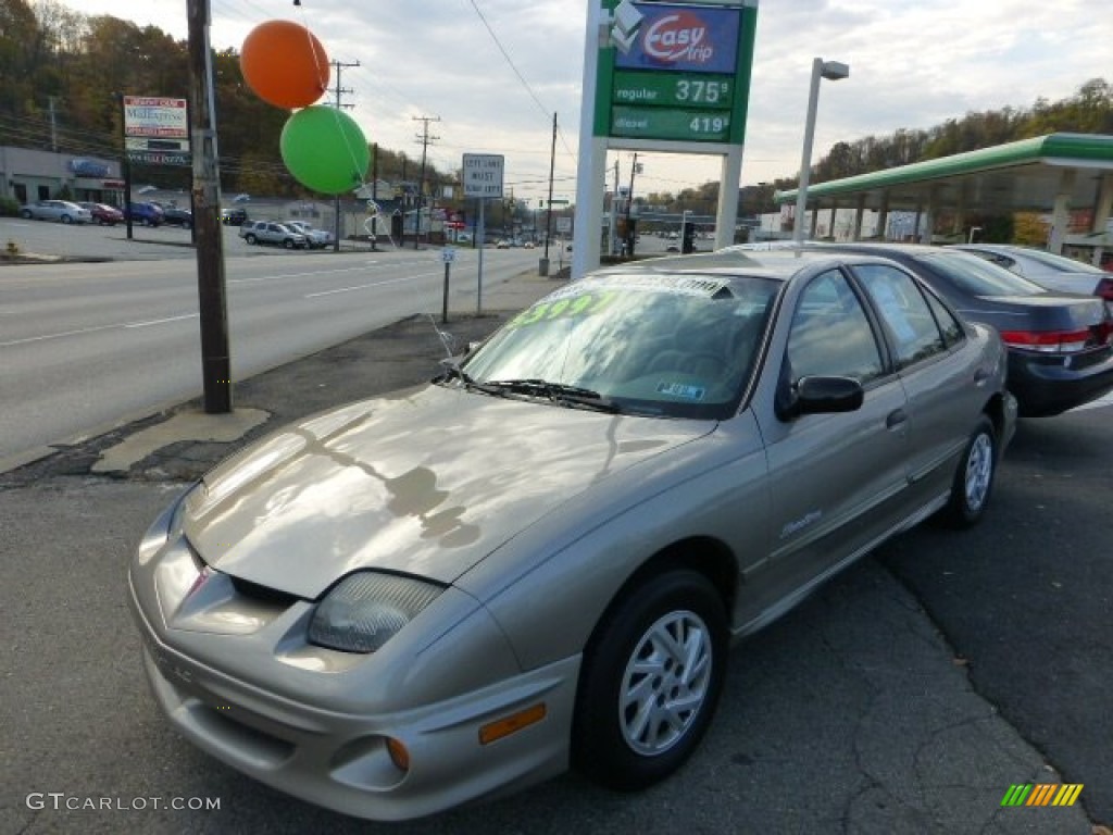 Topaz Gold Metallic Pontiac Sunfire