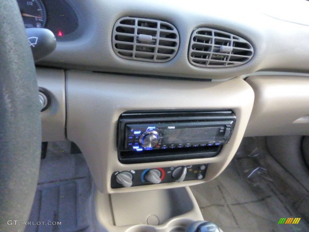 2000 Sunfire SE Sedan - Topaz Gold Metallic / Taupe photo #9