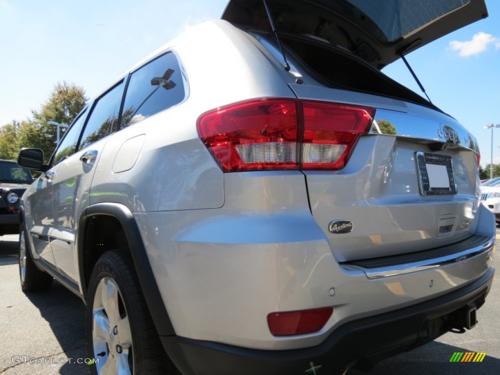 2013 Grand Cherokee Overland - Bright Silver Metallic / New Saddle/Black photo #11