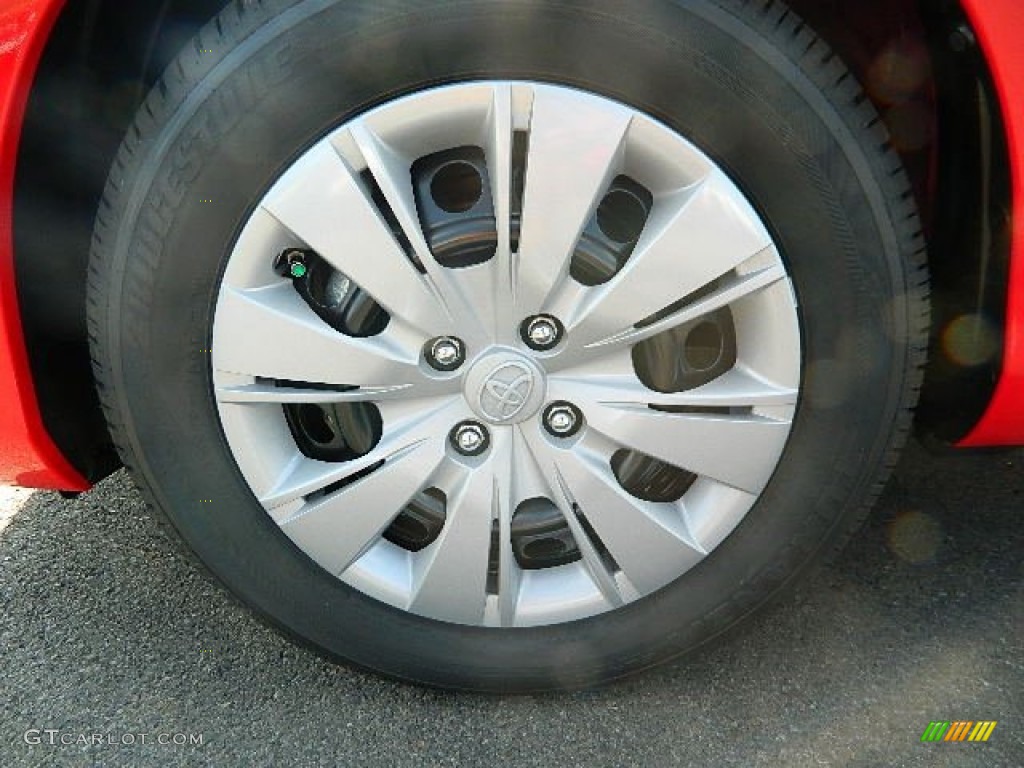 2013 Toyota Yaris LE 5 Door Wheel Photos