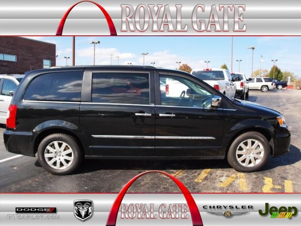 2012 Brilliant Black Crystal Pearl Chrysler Town Country