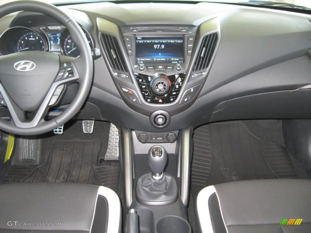 2013 Hyundai Veloster Turbo Black Dashboard Photo #72709607