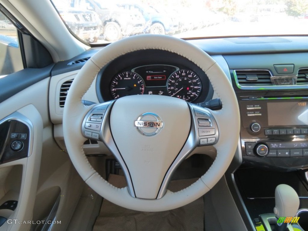 2013 Nissan Altima 2.5 SV Steering Wheel Photos