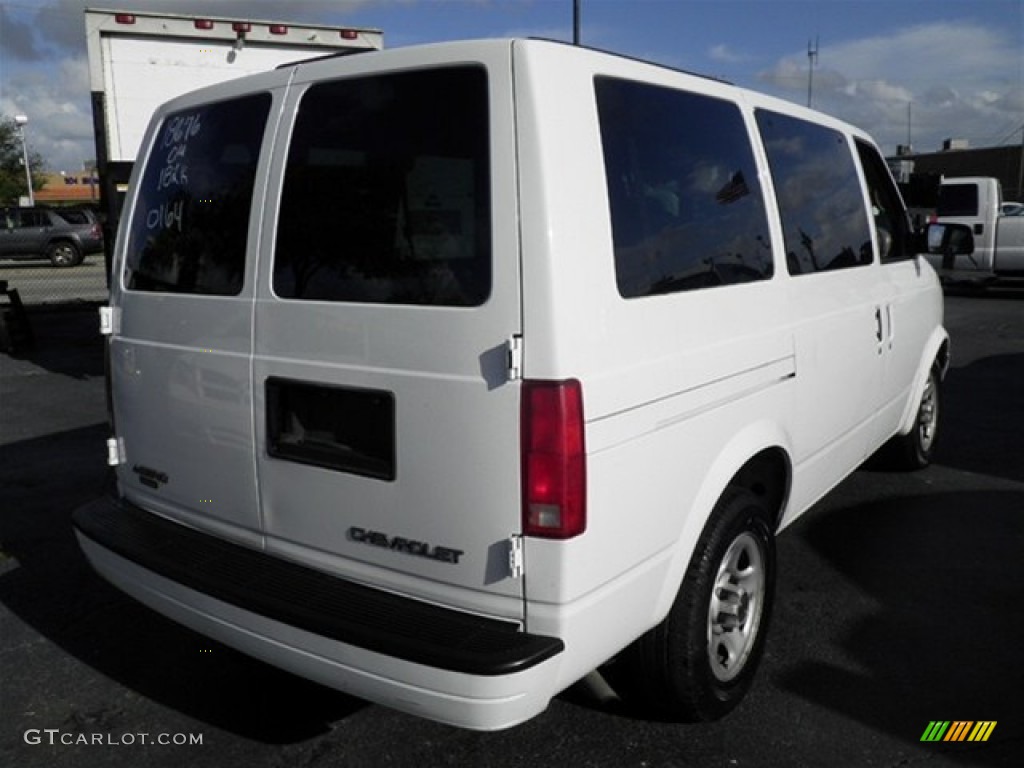 2004 Astro Passenger Van - Summit White / Medium Gray photo #10