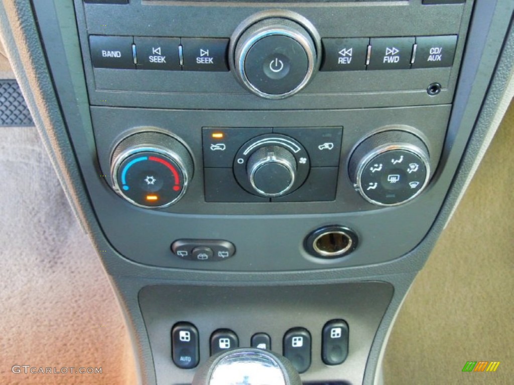 2008 Chevrolet HHR LT Controls Photos