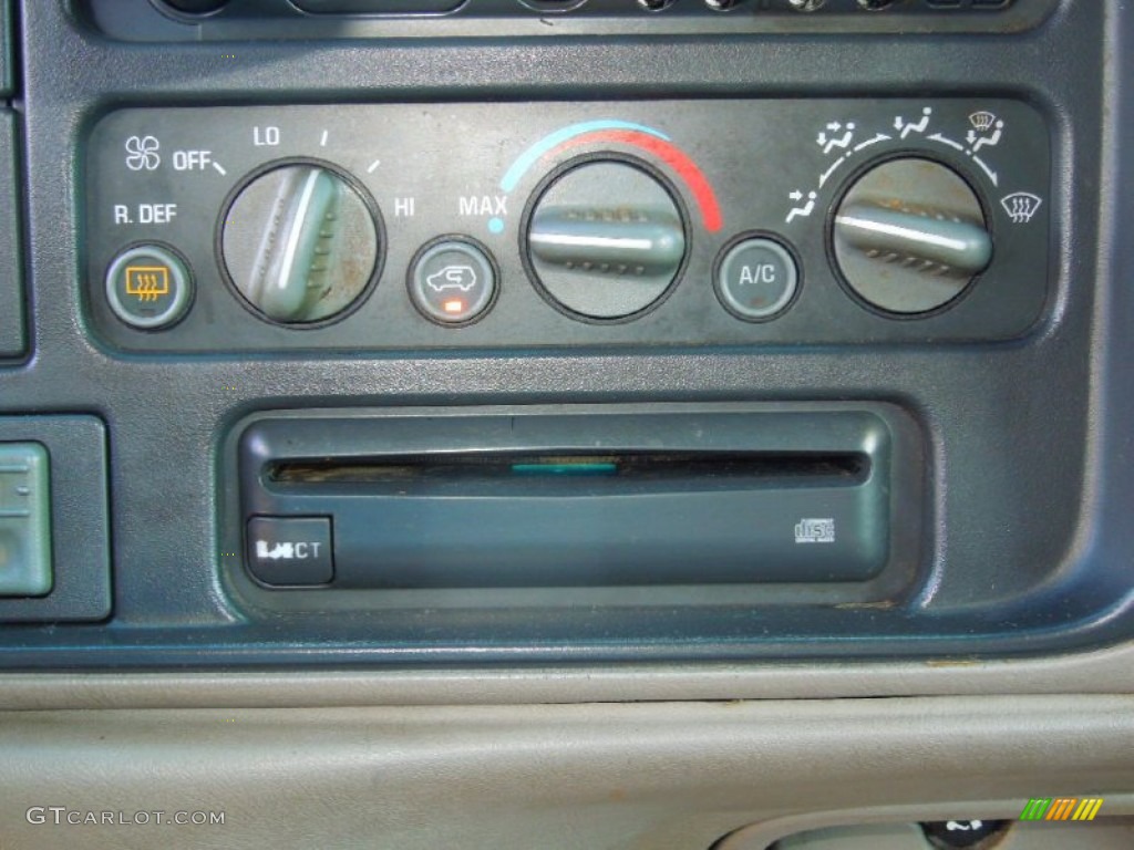 1997 Chevrolet Tahoe LS 4x4 Controls Photo #72714896