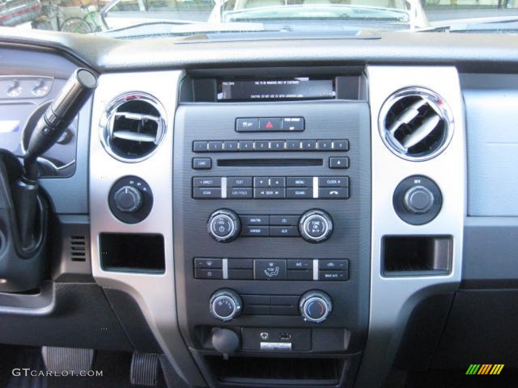 2013 Ford F150 XLT Regular Cab 4x4 Controls Photo #72715220