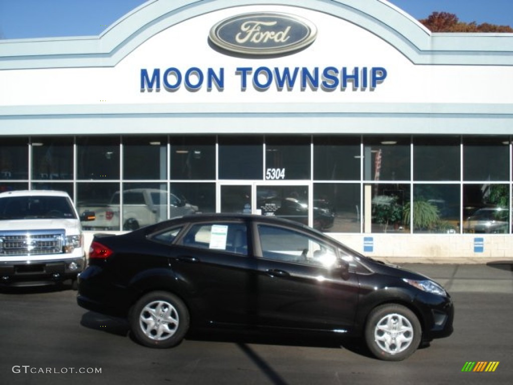 2013 Fiesta SE Sedan - Tuxedo Black / Charcoal Black photo #1