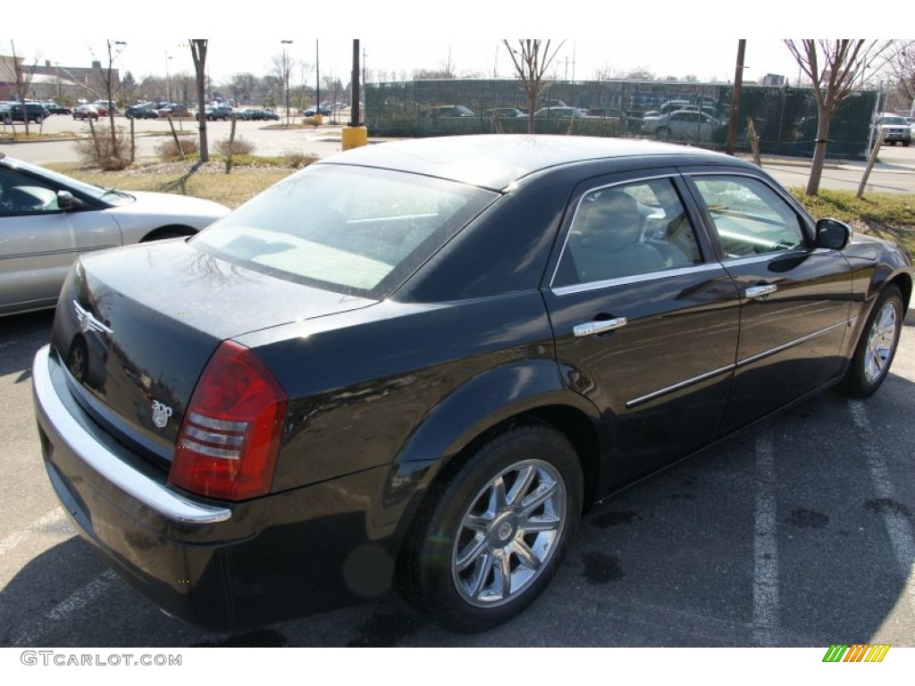 2005 300 C HEMI - Brilliant Black Crystal Pearl / Dark Slate Gray/Light Graystone photo #4