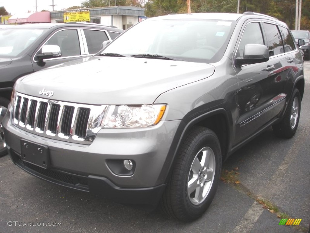 2013 Grand Cherokee Laredo 4x4 - Mineral Gray Metallic / Dark Graystone/Medium Graystone photo #1