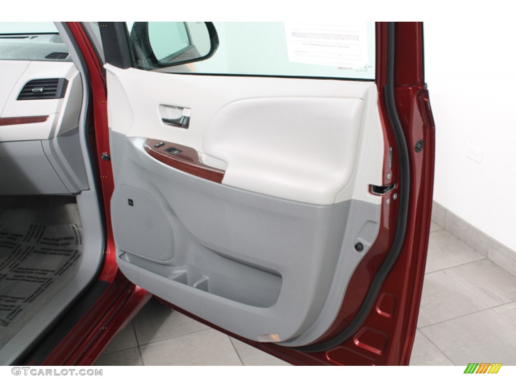 2011 Sienna XLE - Salsa Red Pearl / Light Gray photo #13