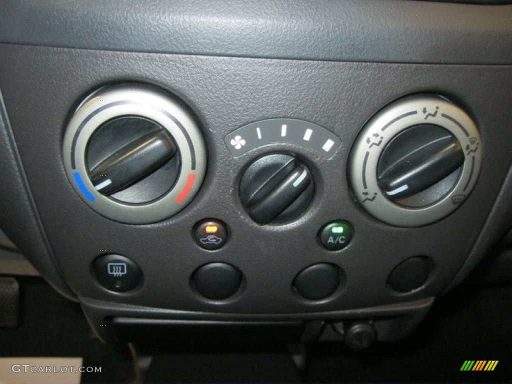 2003 Suzuki Aerio SX Sport Wagon Controls Photo #72729049
