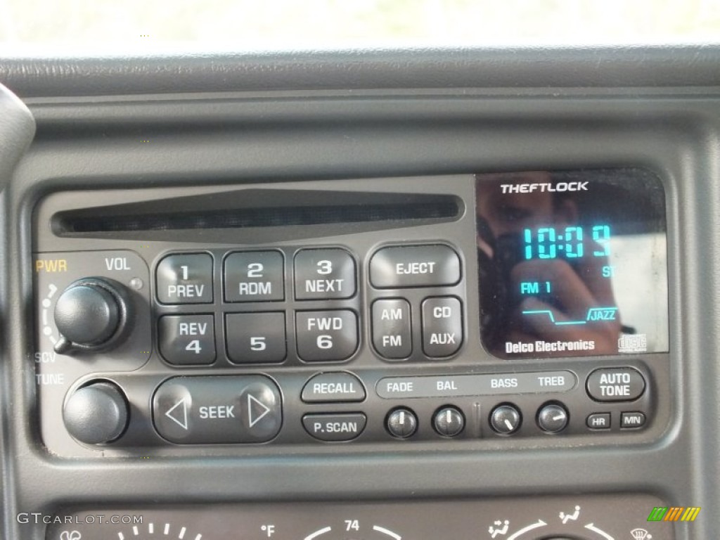 2002 Tahoe LT 4x4 - Light Pewter Metallic / Tan/Neutral photo #20