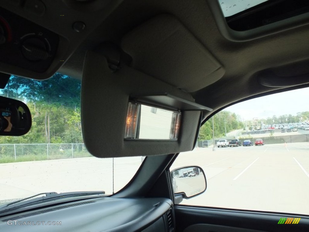 2002 Tahoe LT 4x4 - Light Pewter Metallic / Tan/Neutral photo #27