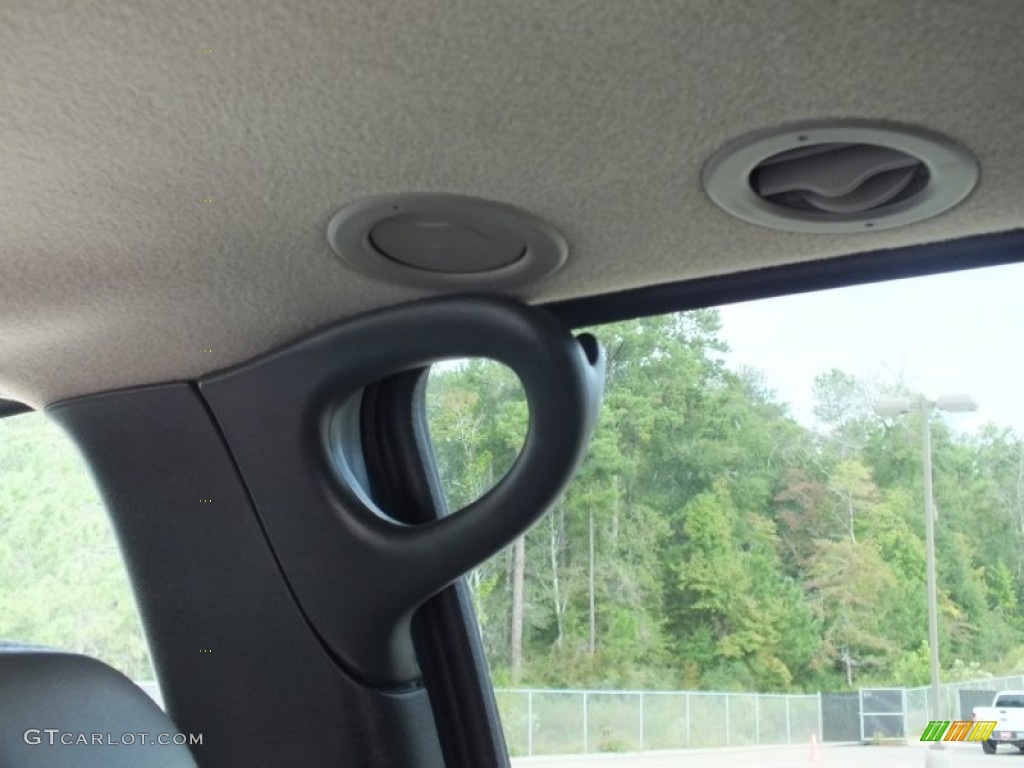 2002 Tahoe LT 4x4 - Light Pewter Metallic / Tan/Neutral photo #37