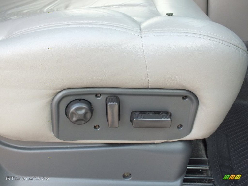 2002 Tahoe LT 4x4 - Light Pewter Metallic / Tan/Neutral photo #44