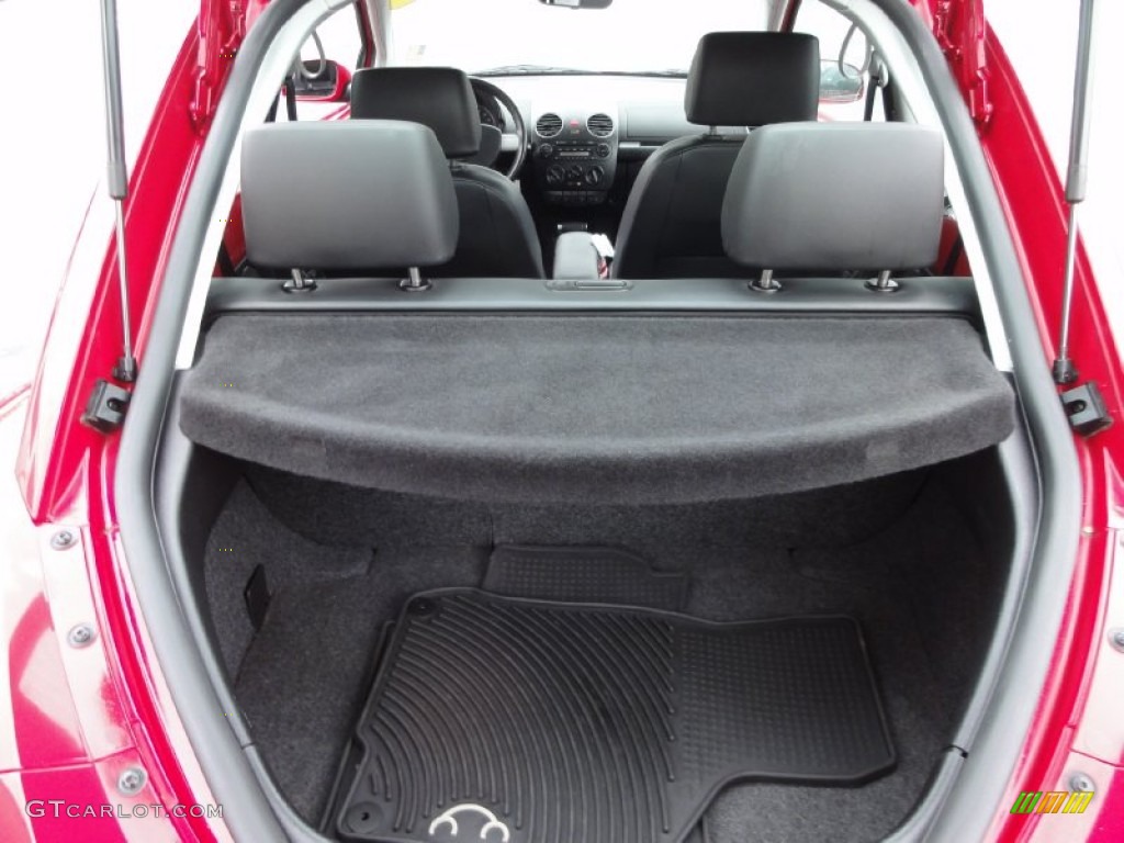 2008 Volkswagen New Beetle SE Coupe Trunk Photos