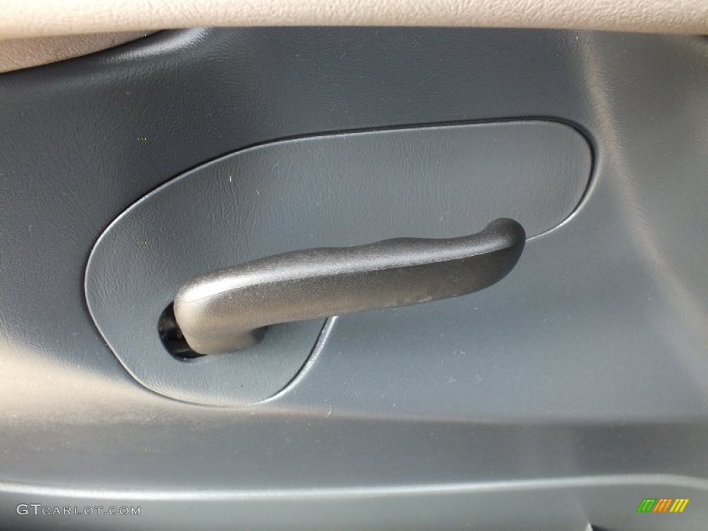 2002 Tahoe LT 4x4 - Light Pewter Metallic / Tan/Neutral photo #50