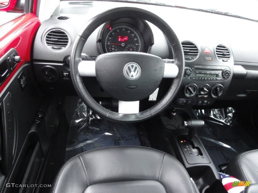 2008 Volkswagen New Beetle SE Coupe Dashboard Photos