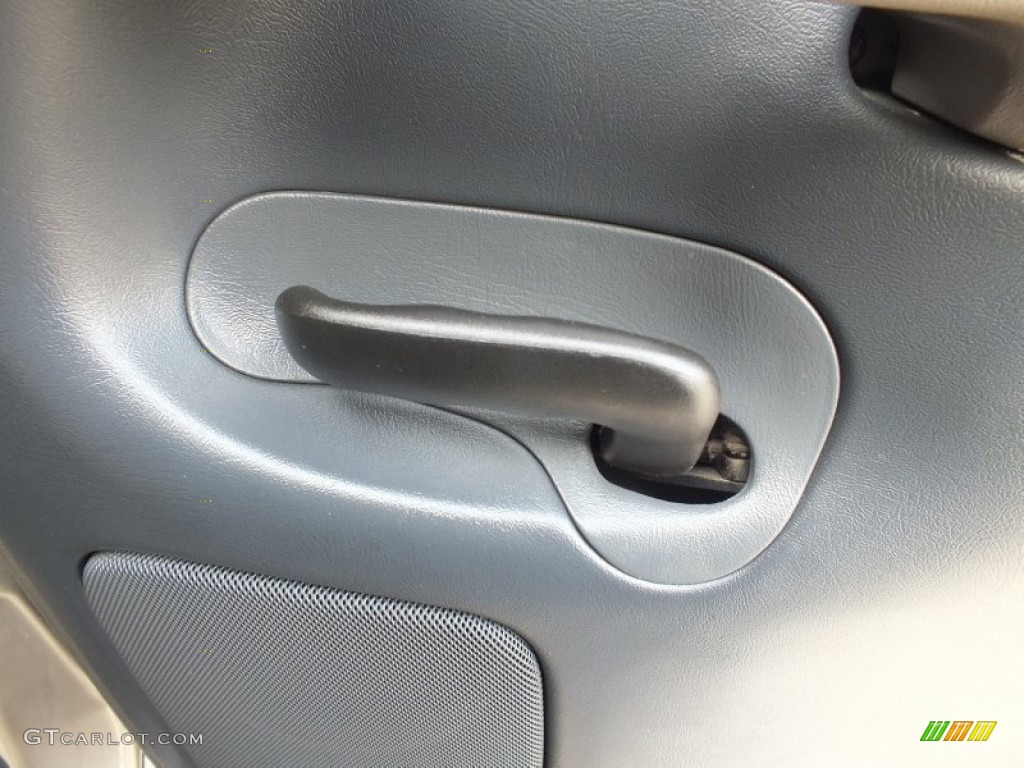 2002 Tahoe LT 4x4 - Light Pewter Metallic / Tan/Neutral photo #51