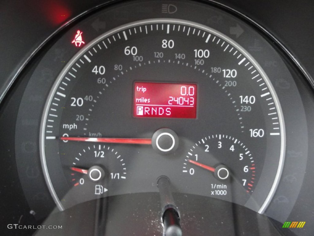 2008 Volkswagen New Beetle SE Coupe Gauges Photos