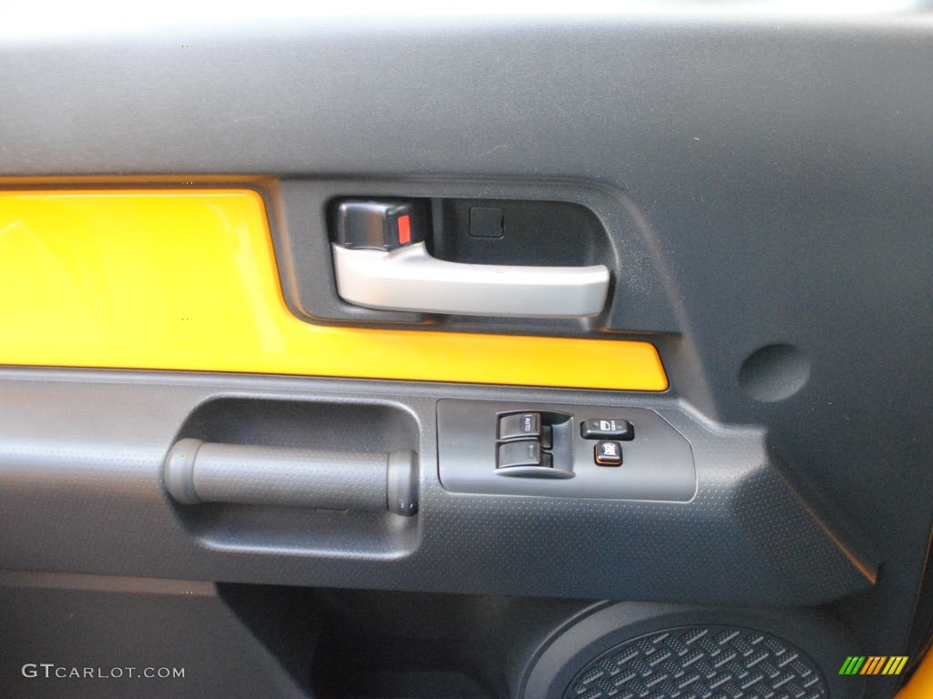 2007 Toyota FJ Cruiser Standard FJ Cruiser Model Controls Photo #72731072