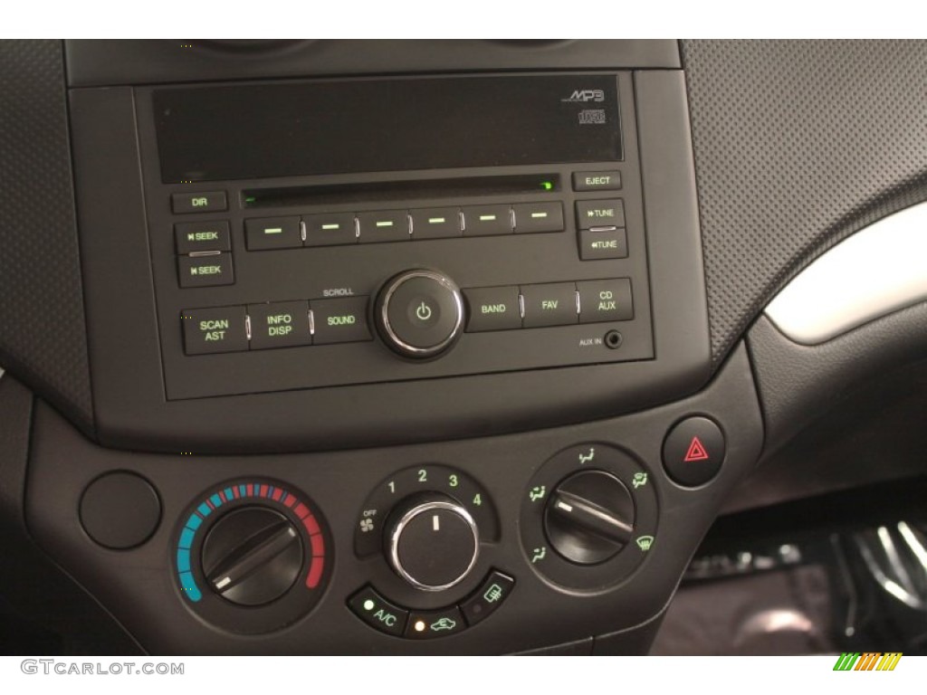 2010 Aveo LT Sedan - Medium Gray / Charcoal photo #9