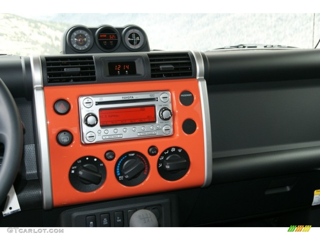 2013 Toyota FJ Cruiser 4WD Controls Photo #72733106